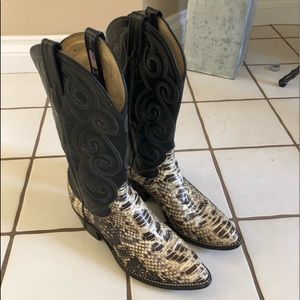 Beautiful Genuine snakeskin cowboy boots